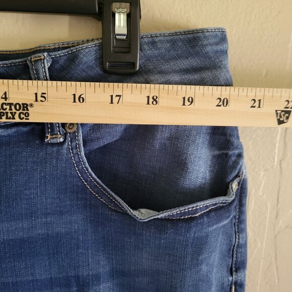 Maurices Mid Rise Jeans Women's Plus Size 22W Distressed Floral Patch Cropped - Picture 5 of 9